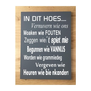 Groninger tekstbord: In dit hoes....